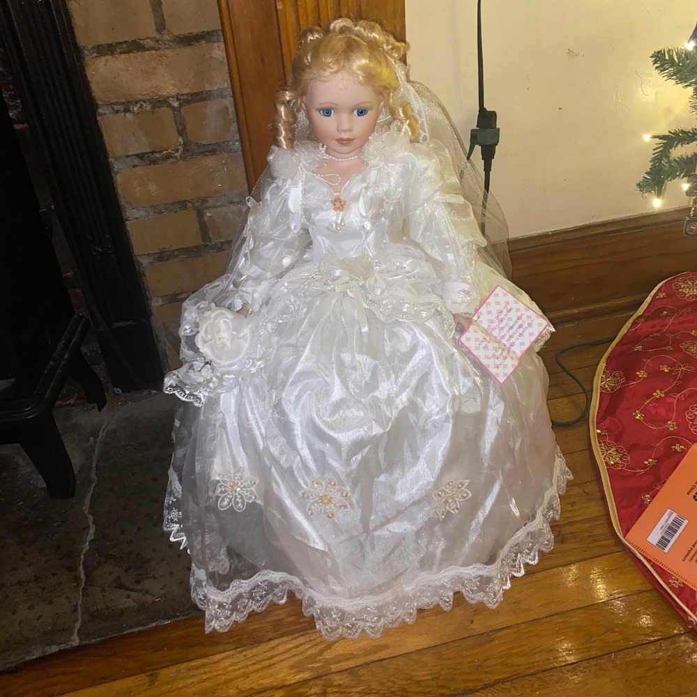 J Misa Collection Bride Doll Porcelain Bisque Wedding Dress Bridal Veil Occasion - Picture 1 of 7
